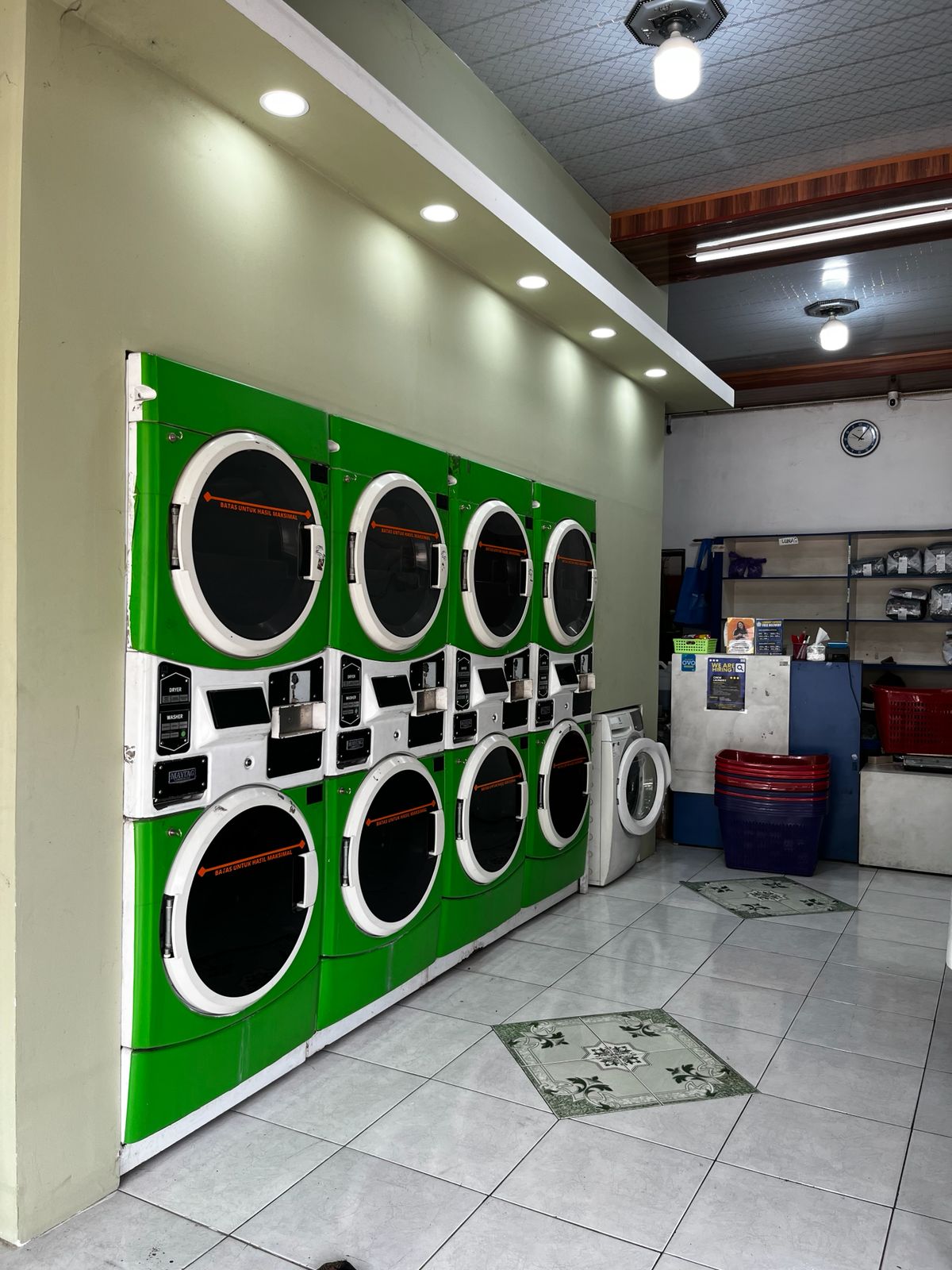 Proses Cuci Kiloan LaundryON Express Solo